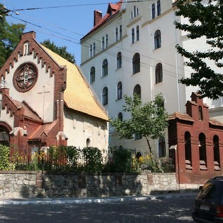 Невелика Smart Квартира В Центрі Для Пари Lviv Ngoại thất bức ảnh