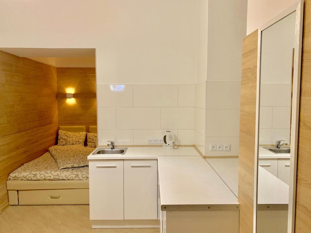 Невелика Smart Квартира В Центрі Для Пари Lviv Ngoại thất bức ảnh