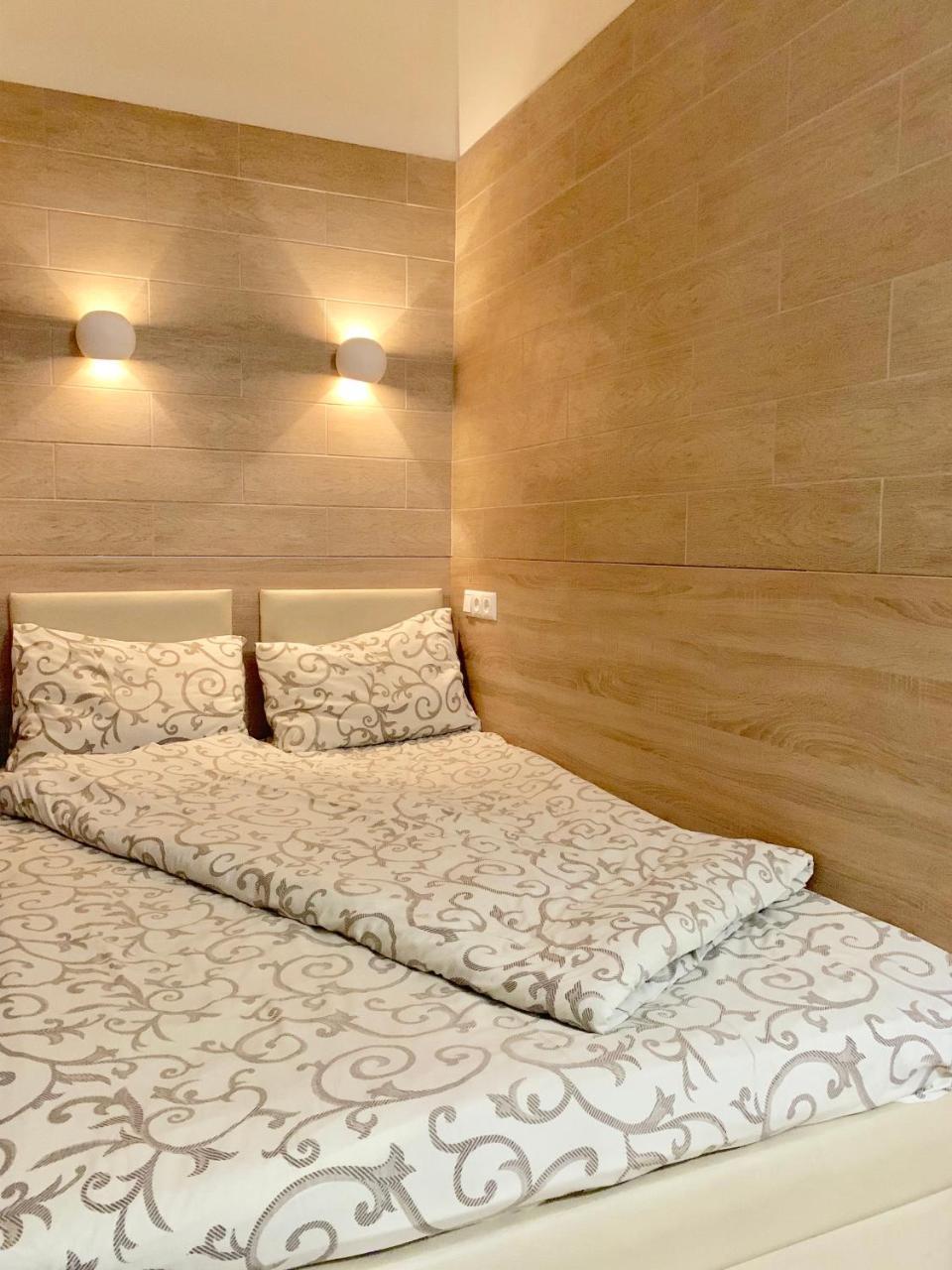 Невелика Smart Квартира В Центрі Для Пари Lviv Ngoại thất bức ảnh