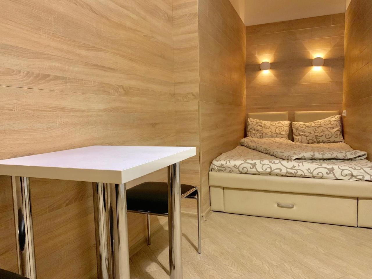 Невелика Smart Квартира В Центрі Для Пари Lviv Ngoại thất bức ảnh