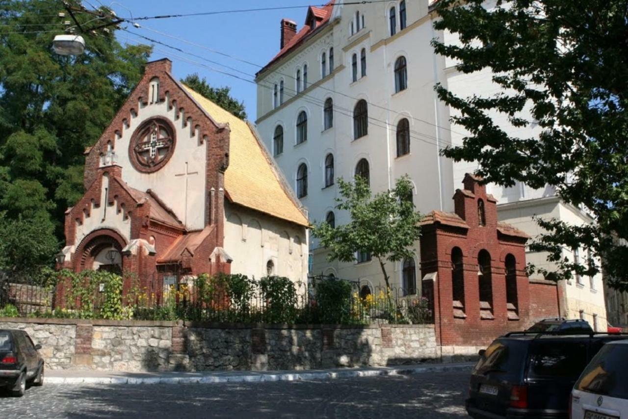 Невелика Smart Квартира В Центрі Для Пари Lviv Ngoại thất bức ảnh