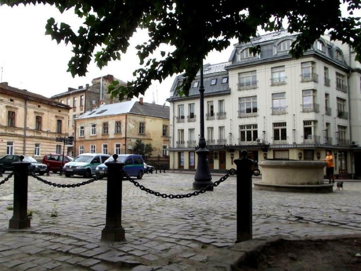 Невелика Smart Квартира В Центрі Для Пари Lviv Ngoại thất bức ảnh